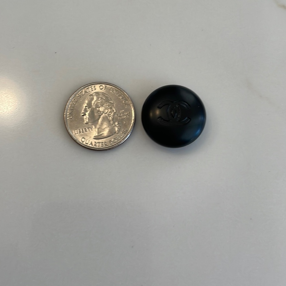 Chanel Black Cc Rounded Shank Button - image 7
